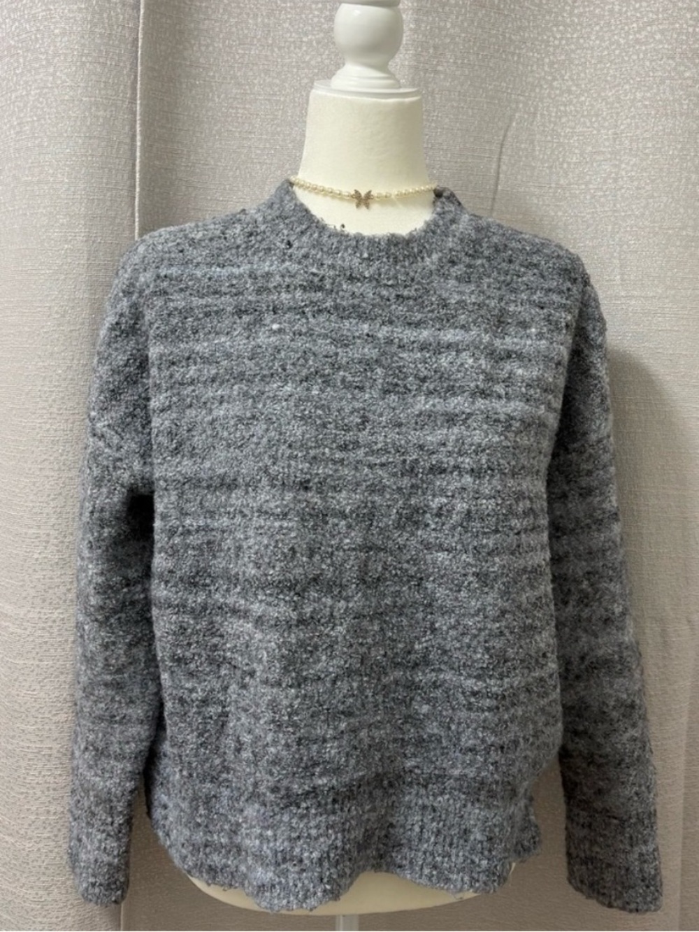 Theo & Spence Women's Fuzzy Gray Sweater Small Cozy, Preppy, Casual, Minimalist